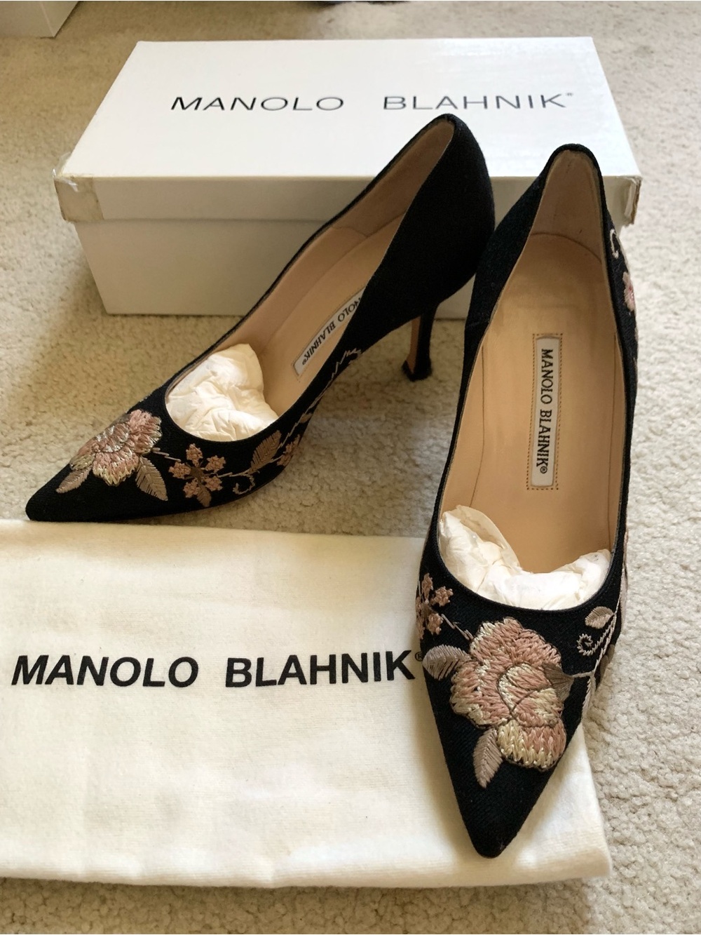 NWT/ MANOLO BLAHNIK Embroidered Heels, New Tips, size 35.5, Heels 3.25", Black